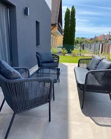 Lelle Sun And Pool Apartman *