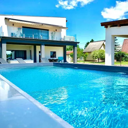 Lelle Sun And Pool * Balatonlelle